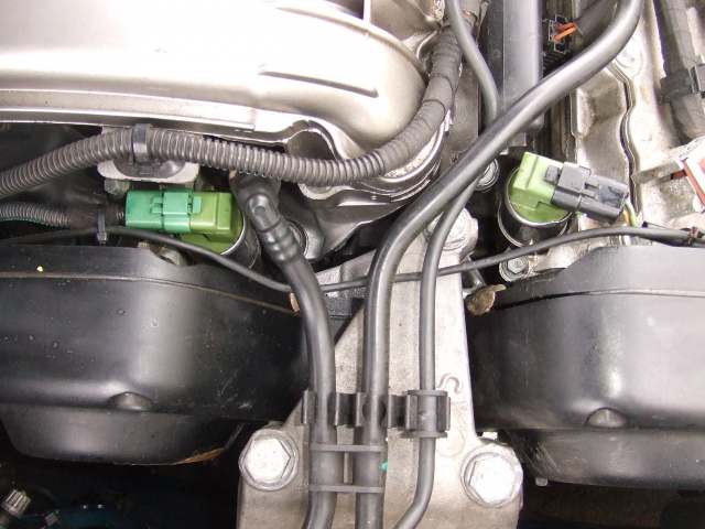 V6カムソレノイドバルブからのオイル漏れ