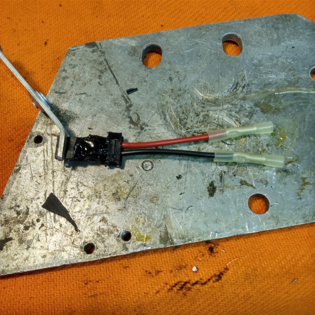 シトロエンC6ヘッドライト修理2連発