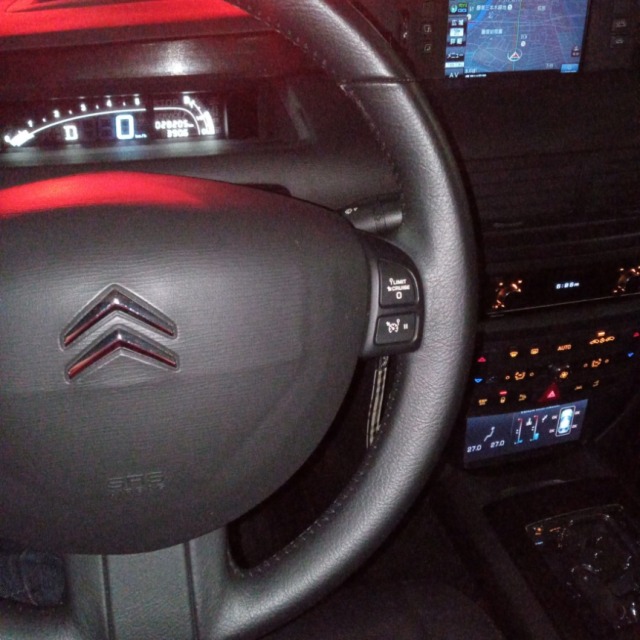 シトロエンＣ６並行車のヘッドライト